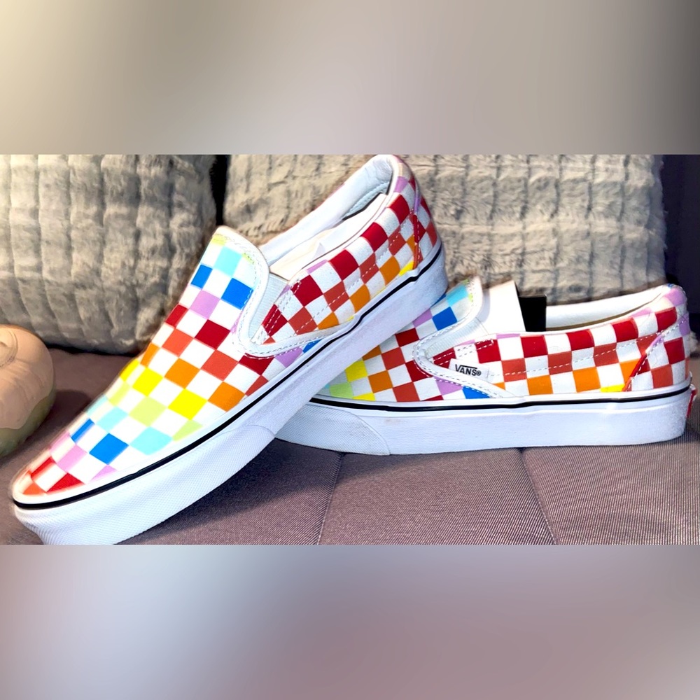 Van multi color checkers size 9